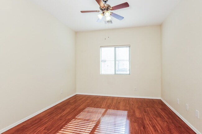 Building Photo - 2519 N 148th Dr