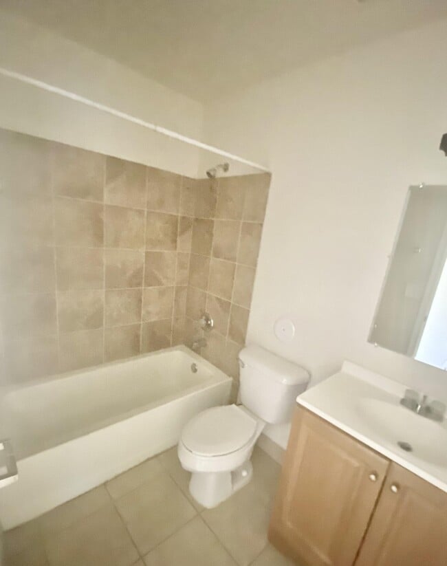 Building Photo - 3328 Lincoln Ave