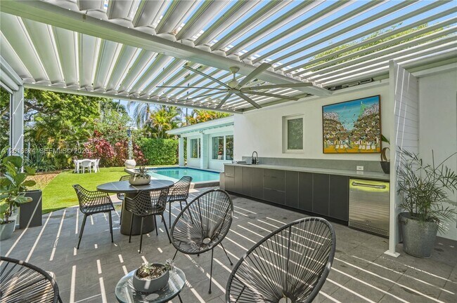 Building Photo - 7830 SW 53rd Pl