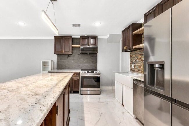 Building Photo - 6325 Riverview Way