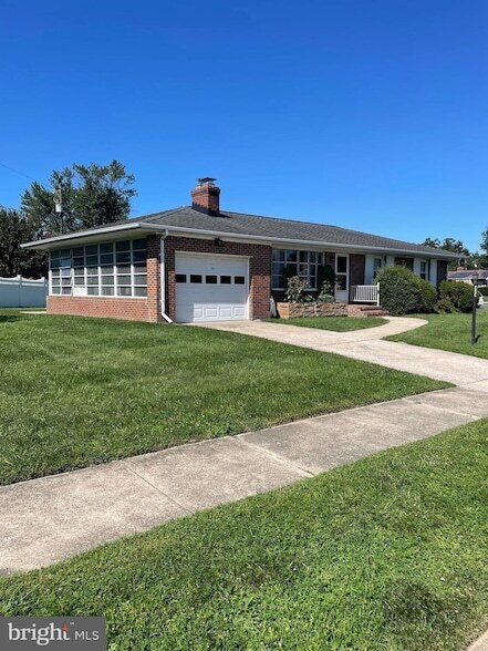 Building Photo - 624 Gayle Dr