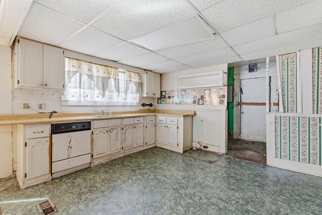 Building Photo - 3332 Walnut Ave SW