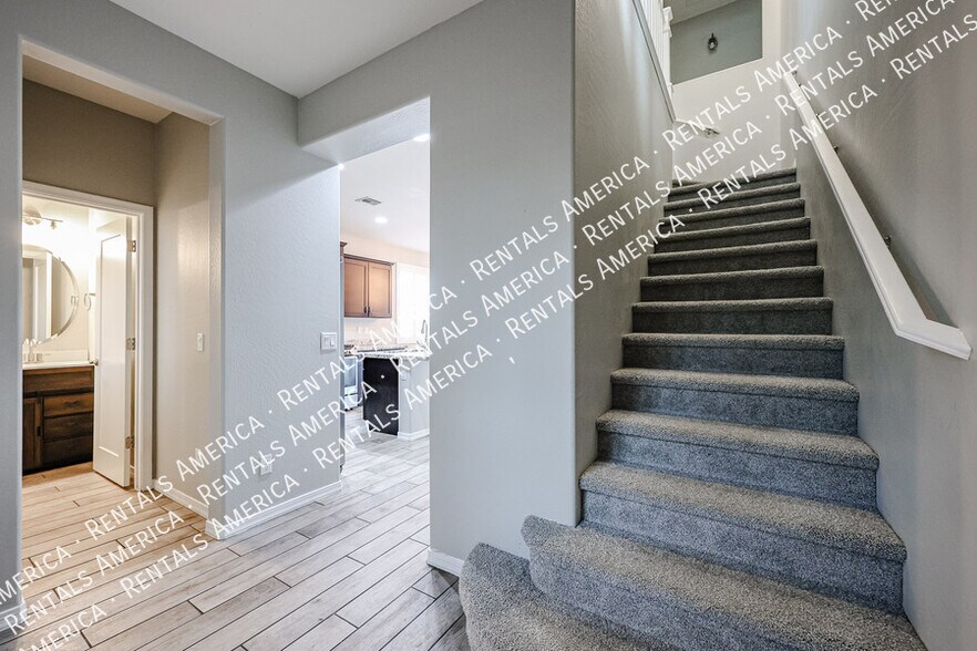 Building Photo - 1936 S Sycamore Pl