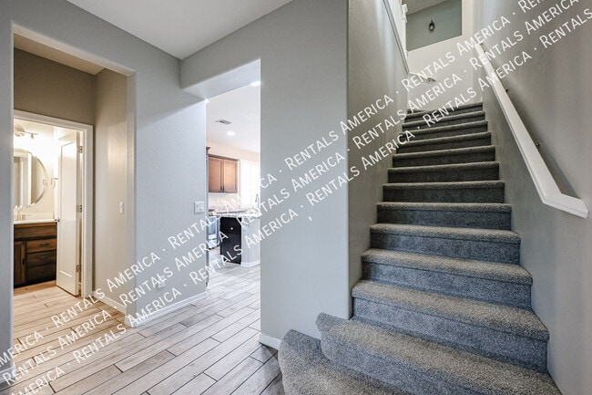 Building Photo - 1936 S Sycamore Pl