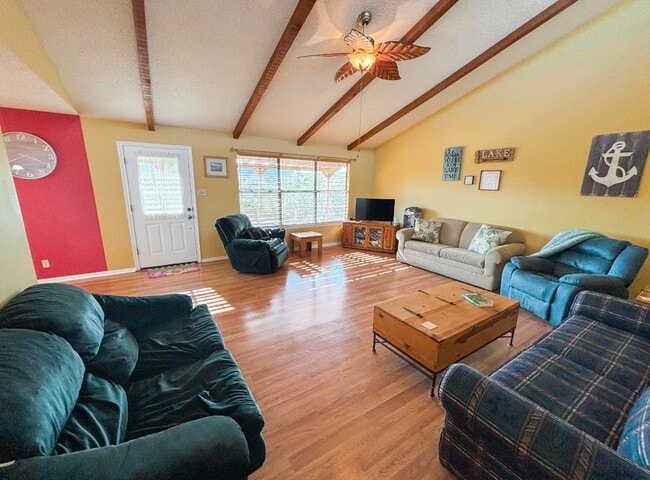 Building Photo - 209 Crest Dr