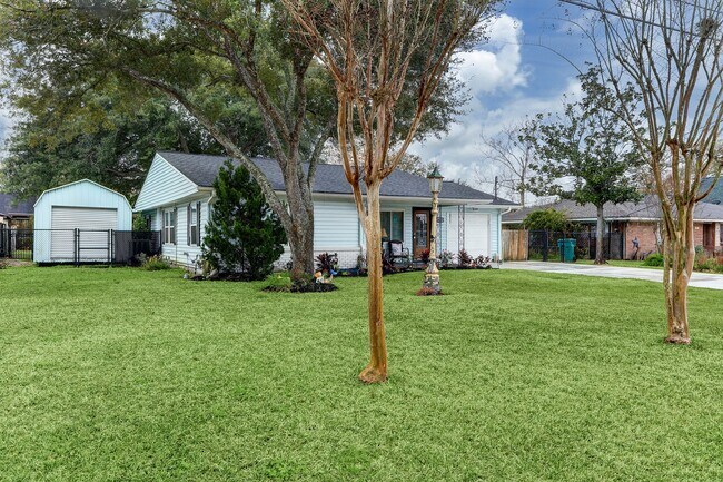 Building Photo - 4449 Shady Lake Dr