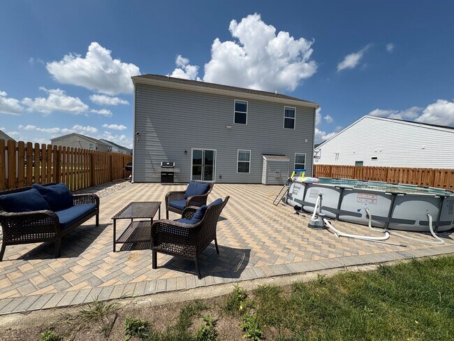 Building Photo - 4 Bed Lafayette Home with Master Retreat, Entertainers Kitchen, & Fenced-In Backyard!