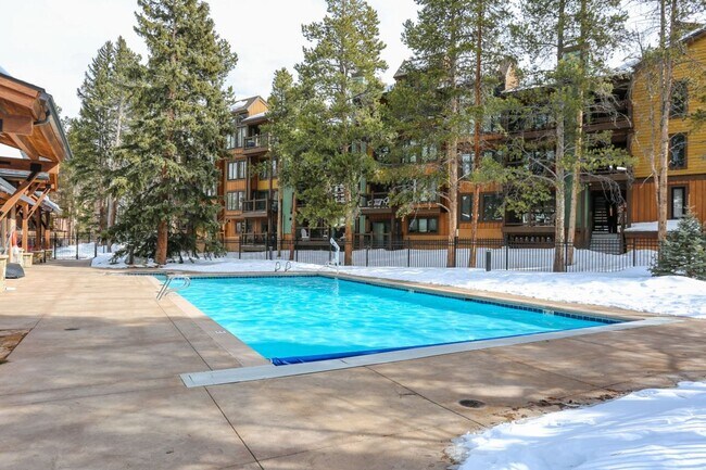 Building Photo - 800 Columbine Rd