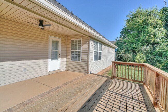 Building Photo - 1419 Colyn Avenue