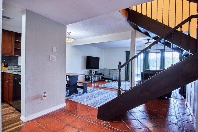 Building Photo - 779 Fairwood Ln