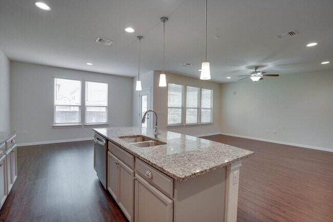 Building Photo - 14005 Hedera Dr