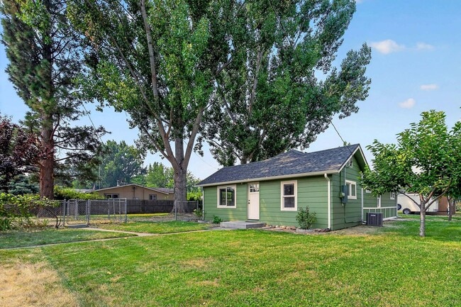 Building Photo - 829 Lincoln Ave