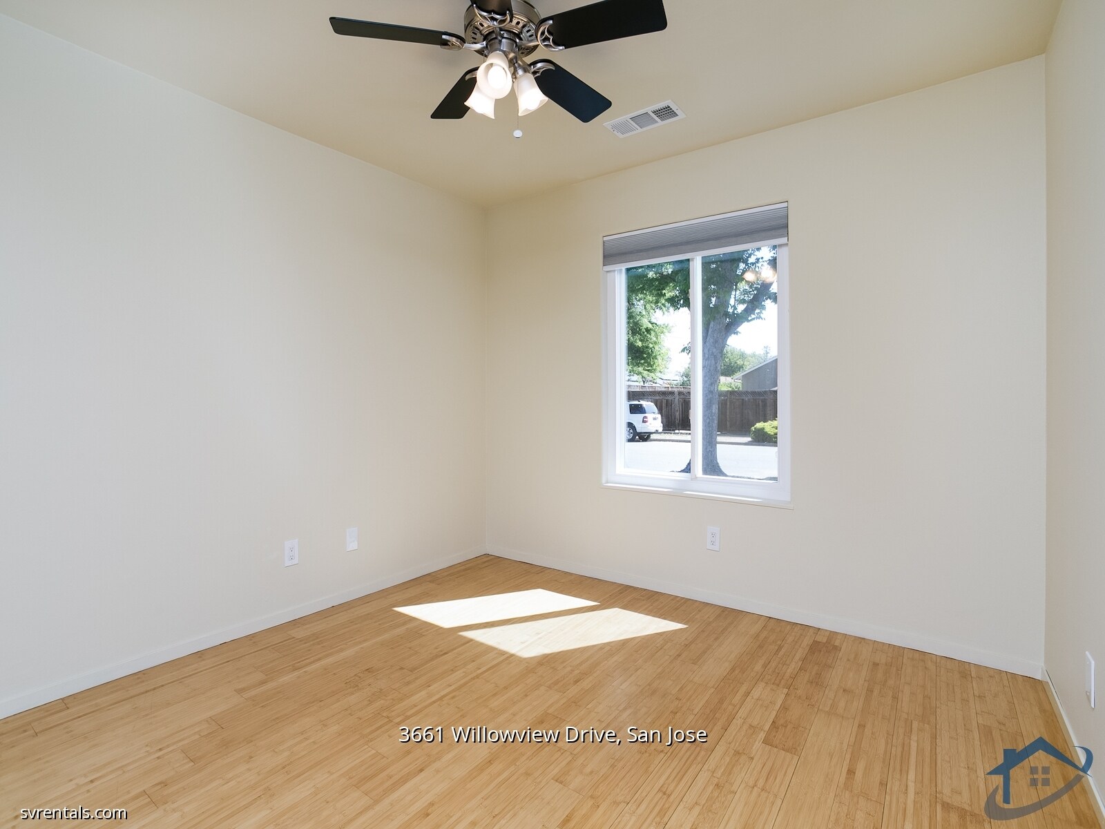 Building Photo - 3661 Willowview Dr
