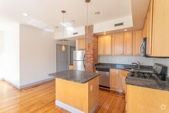 Building Photo - Second Floor Spacious 3 Bd 1 Bath Near Nor...
