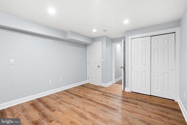 Building Photo - 2339 Catharine St