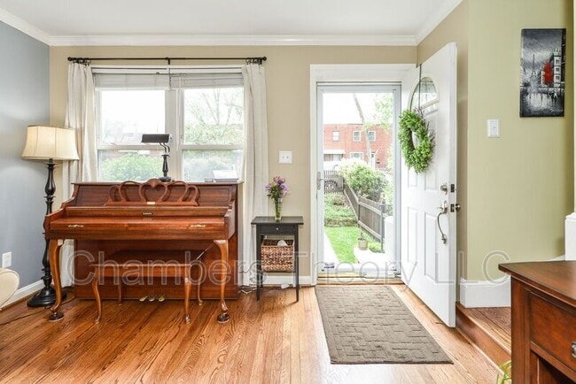 Building Photo - 629 S Henry St