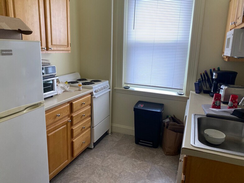 Building Photo - 16 Queensberry St