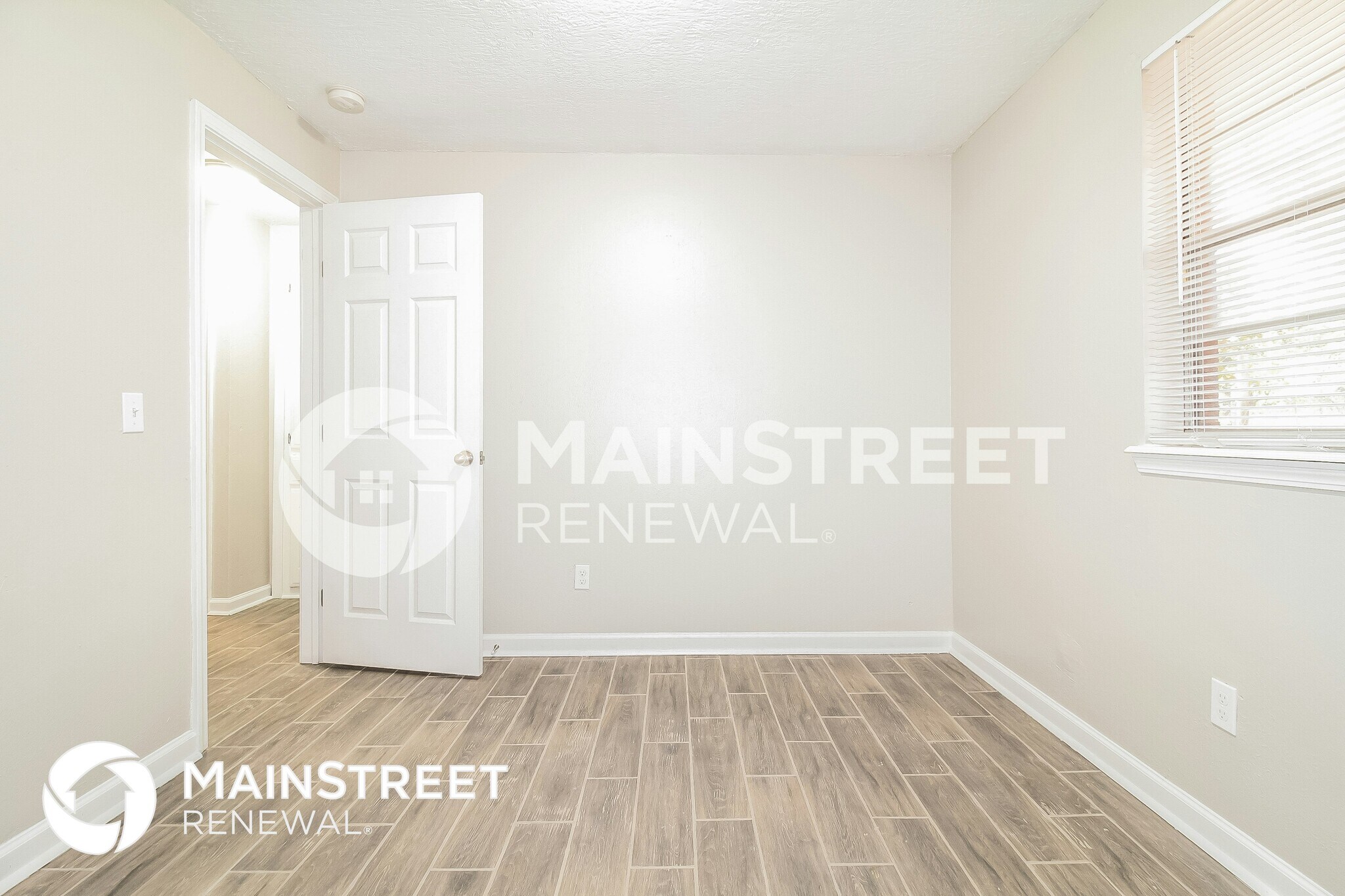 Building Photo - 5009 S Briarwood Dr