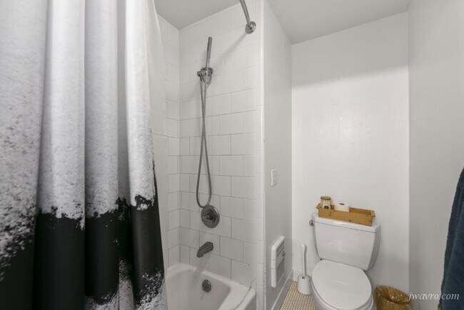 Building Photo - 45 Lucerne St