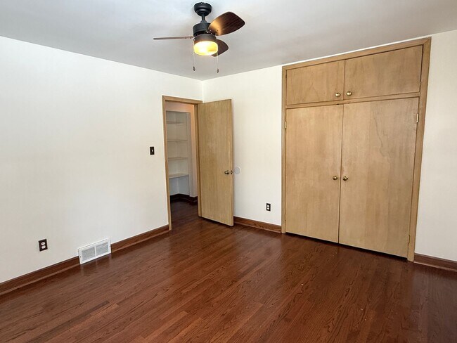 Building Photo - Move-In Ready 2 bedroom, 1.5 bathroom Home in Livonia