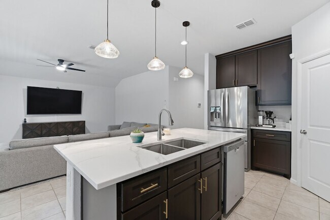 Building Photo - 16308 Caledonia Ct