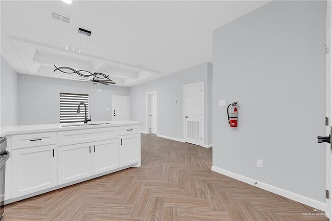 Building Photo - 3307 Aurora Ln
