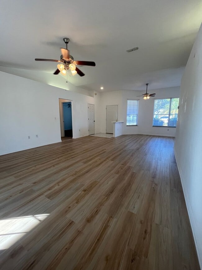 Building Photo - NEW VINYL PLANK FLOORING!! Pine Lakes Subdivision Corner Lot!