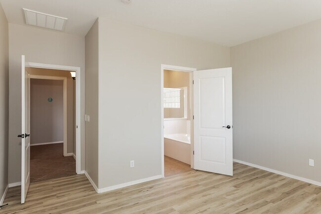 Building Photo - 1868 W Wrangler Way