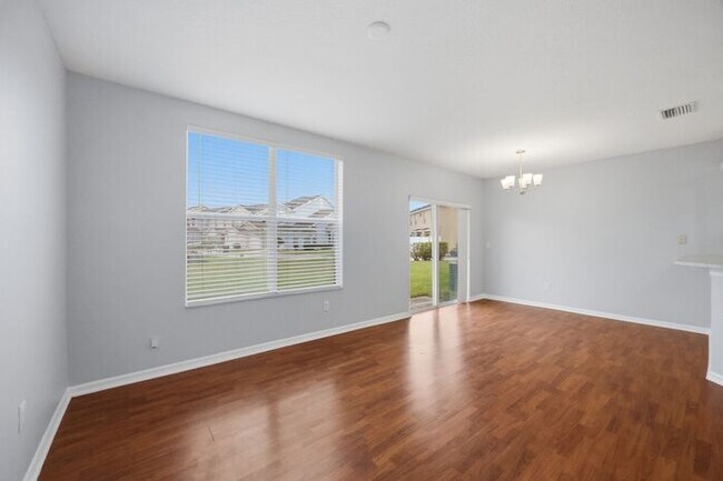 Building Photo - Villages of Bloomingdale