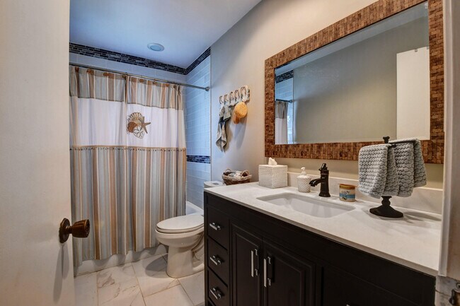 Building Photo - 1036 SW 26th Ave