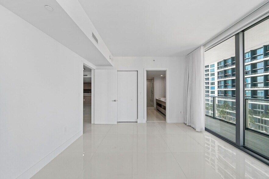 Building Photo - 1300 S Miami Ave