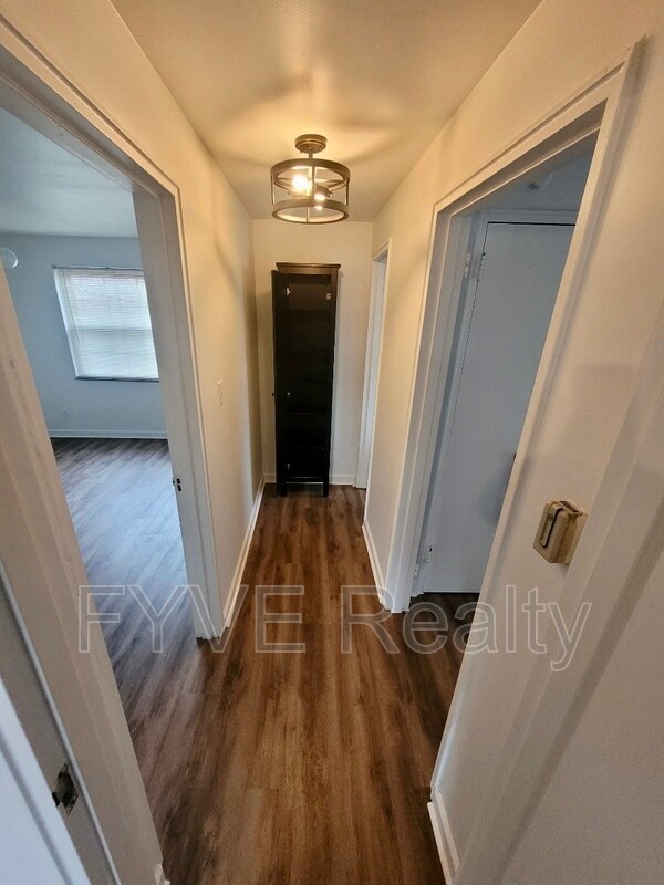 Building Photo - 1060 Sells Ave