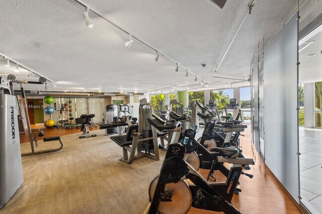 Building Photo - 2641 N Flamingo Rd