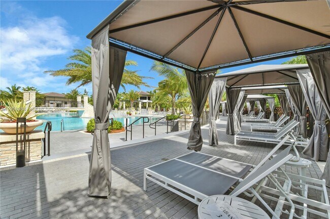 Building Photo - 7865 NW 104th Ave