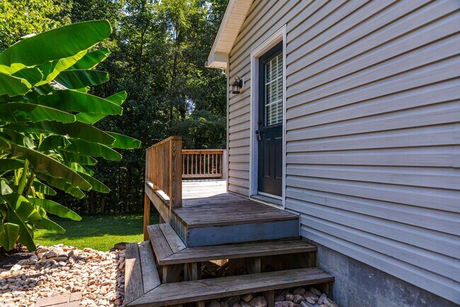 Building Photo - New Listing!