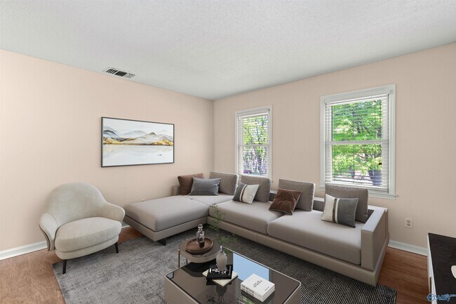 Building Photo - 2058 Woodlawn Dr SW