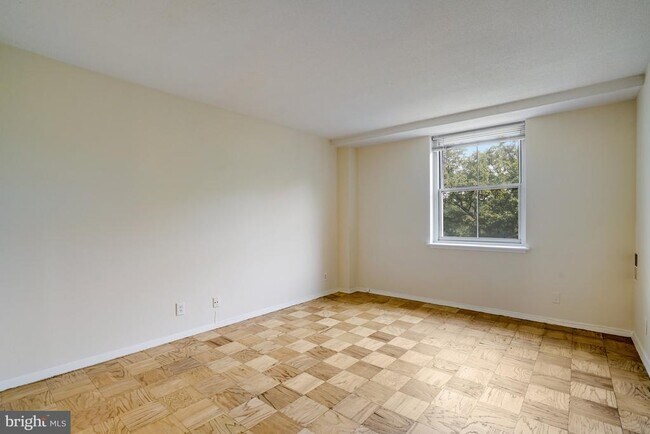 Building Photo - 2030 N Adams St