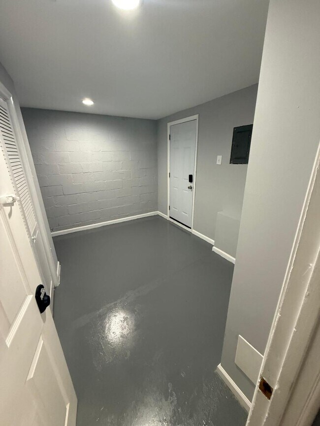 Building Photo - 655 Cadbury Dr