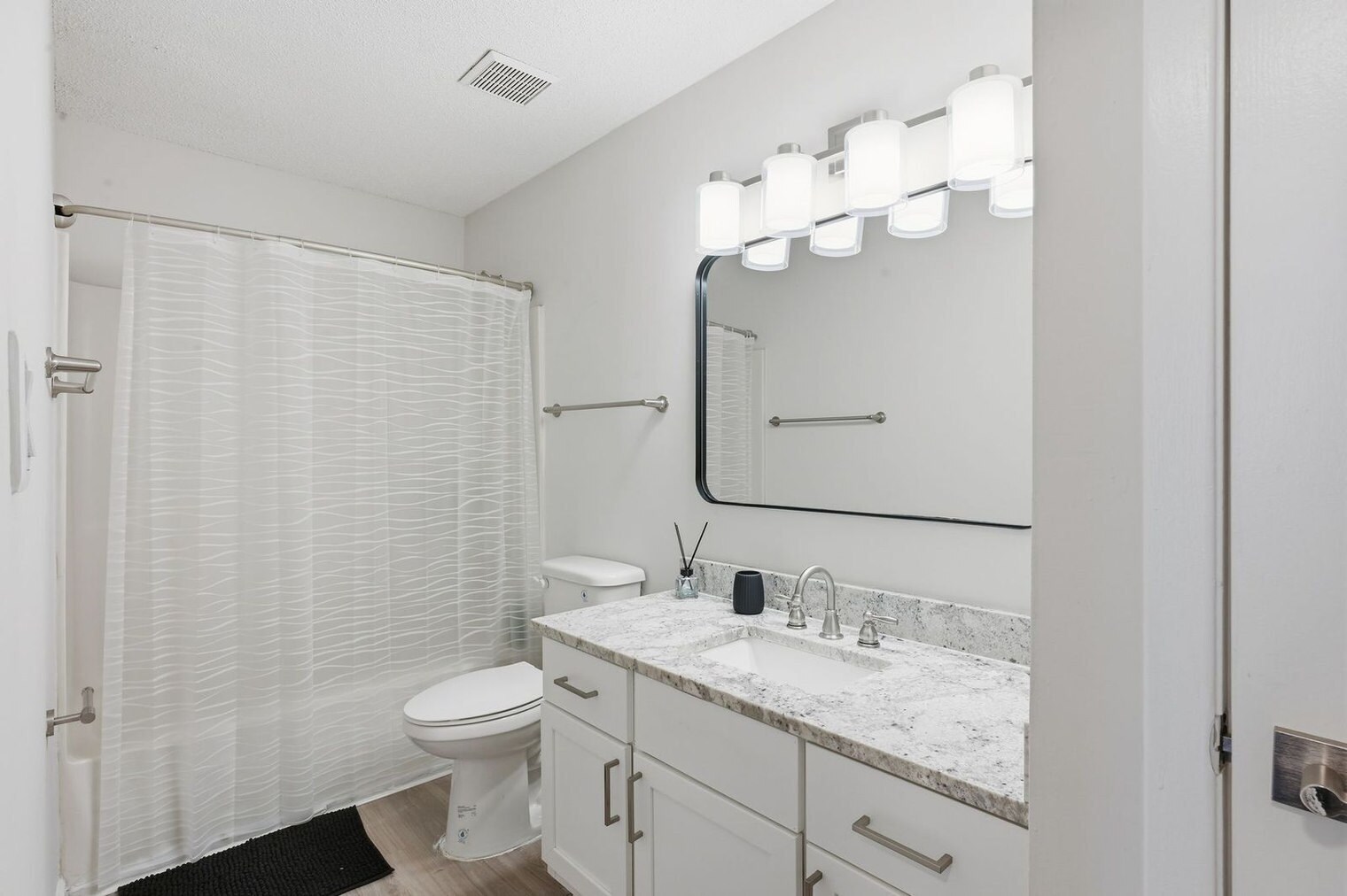 Building Photo - 2301 Deer Path Cir
