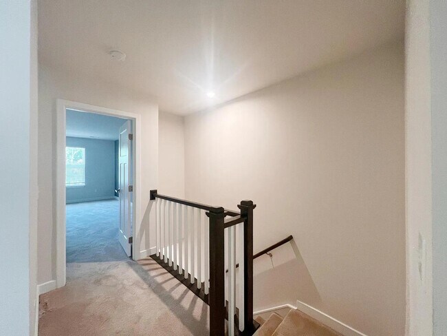 Building Photo - 131 Lilywood Ct