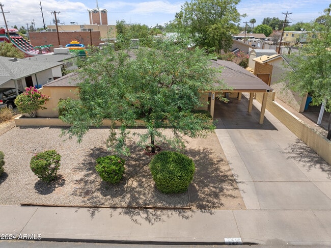 Building Photo - 2412 N 36th Pl