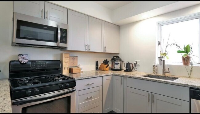 Building Photo - 6555 W Belmont Ave