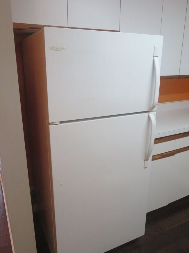 Building Photo - Laurel Villas #105 -3BR/2BA Available for AUGUST 2026 move in!