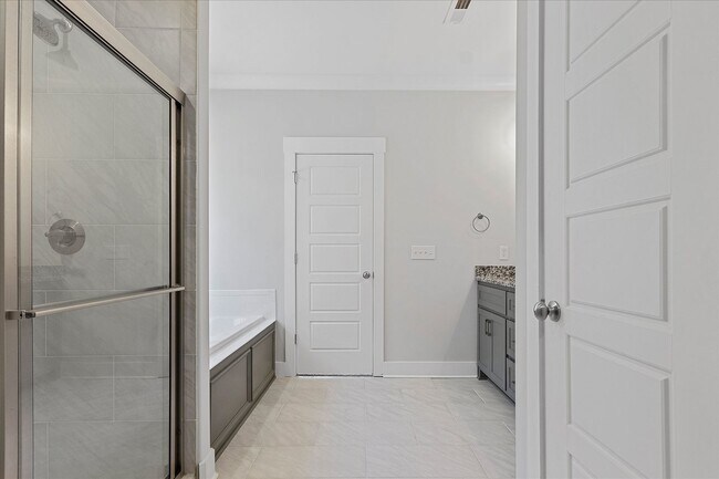 Building Photo - NEW Move in Ready Home!