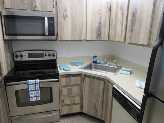 Building Photo - 603 Sea Pine Way