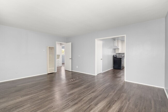 Interior Photo - 1577 Pine Avenue