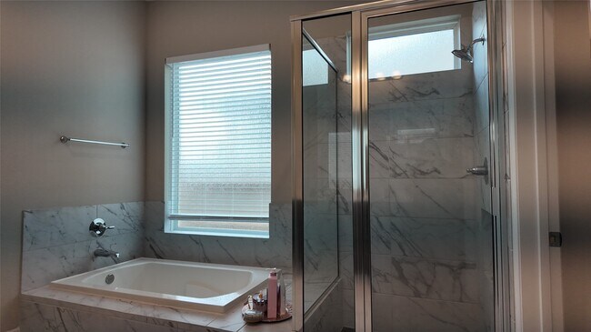 Building Photo - 360 Mallorn Ln