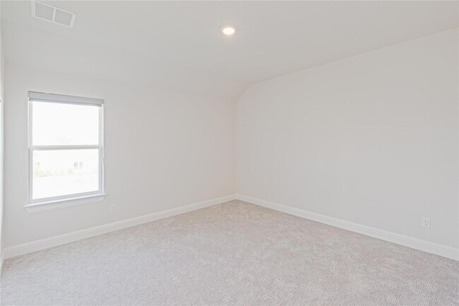 Building Photo - 301 Northcrest Dr