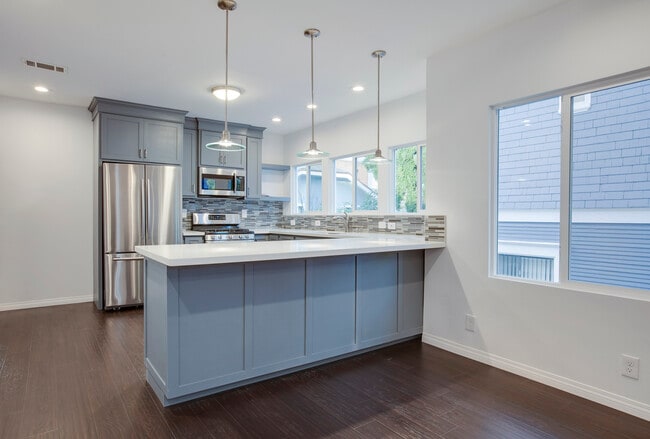 Building Photo - 2765 W 8th St