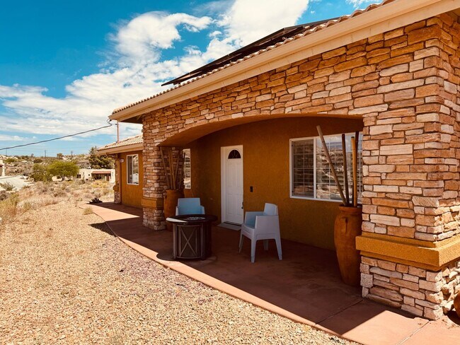 Building Photo - 3Bedroom/2Bathroom Coming soon July 2025!